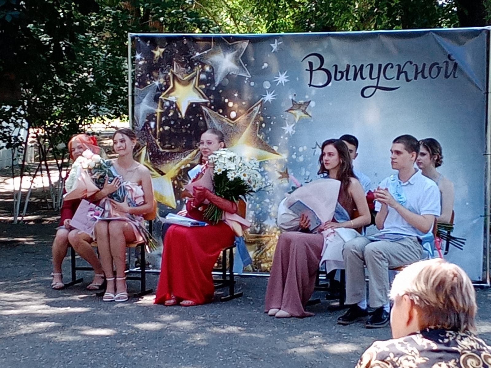 Выдача аттестатов.
